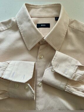 Hugo Boss - all cotton micro weave pattern dress shirt Size 42 (16.5”neck)